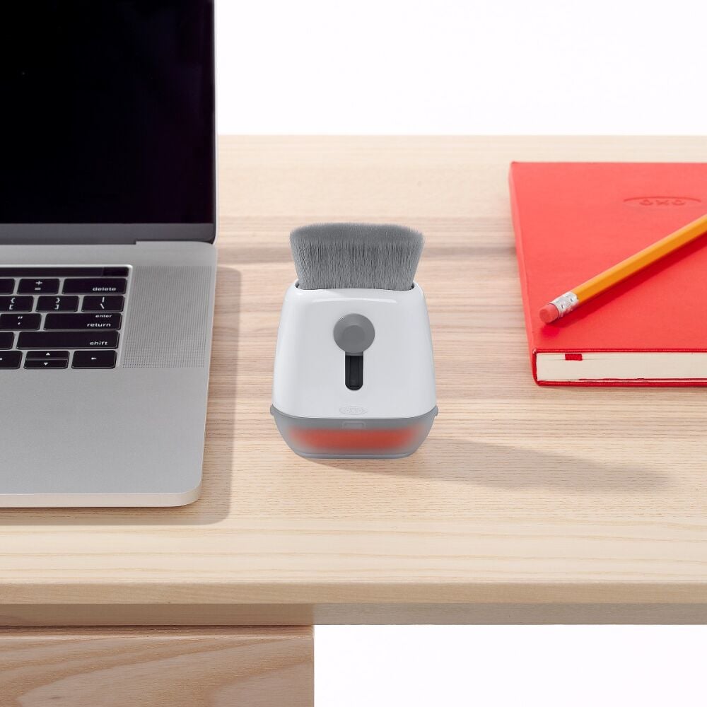 Sweep & Swipe Laptop Cleaner B5