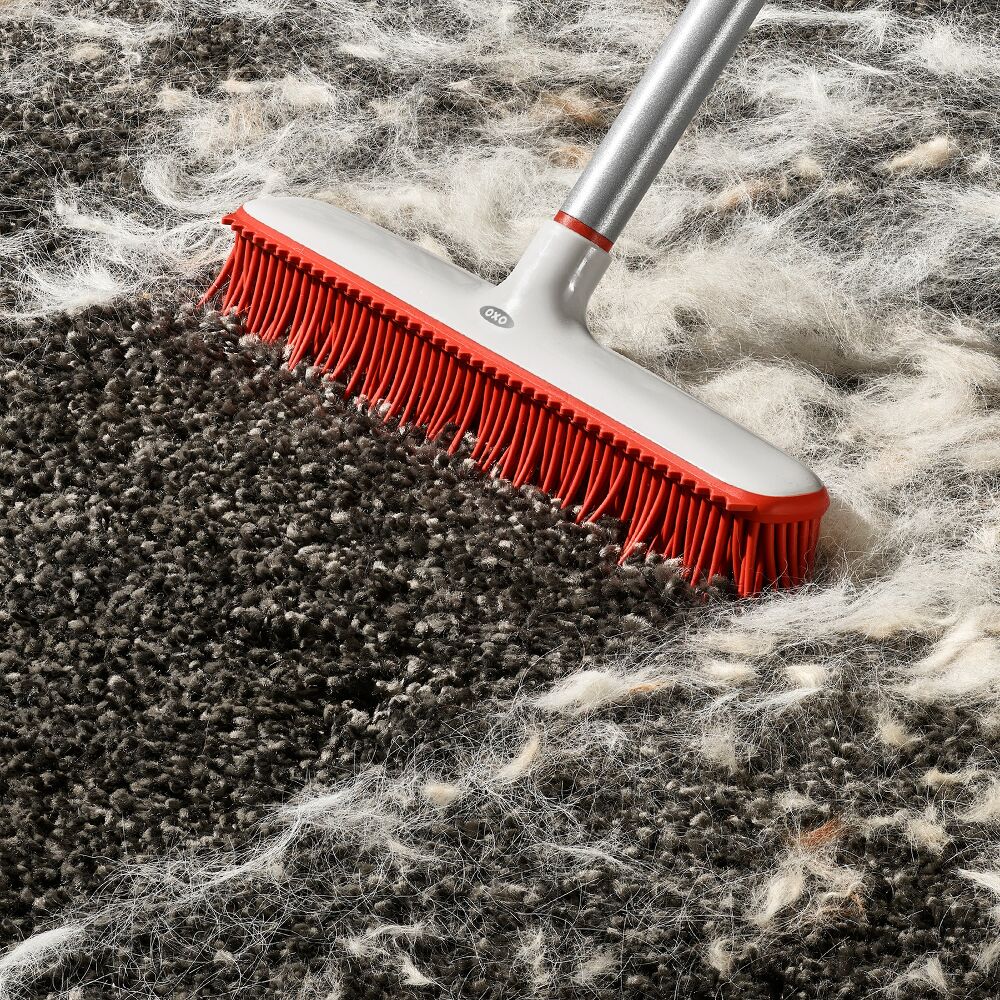 OXO Good Grips Fur Broom U0