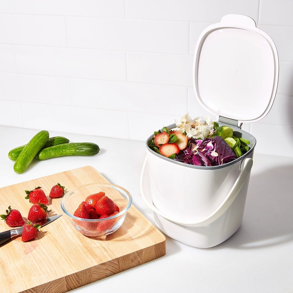 Easy-Clean Compost Bin - 0.75 Gal C8