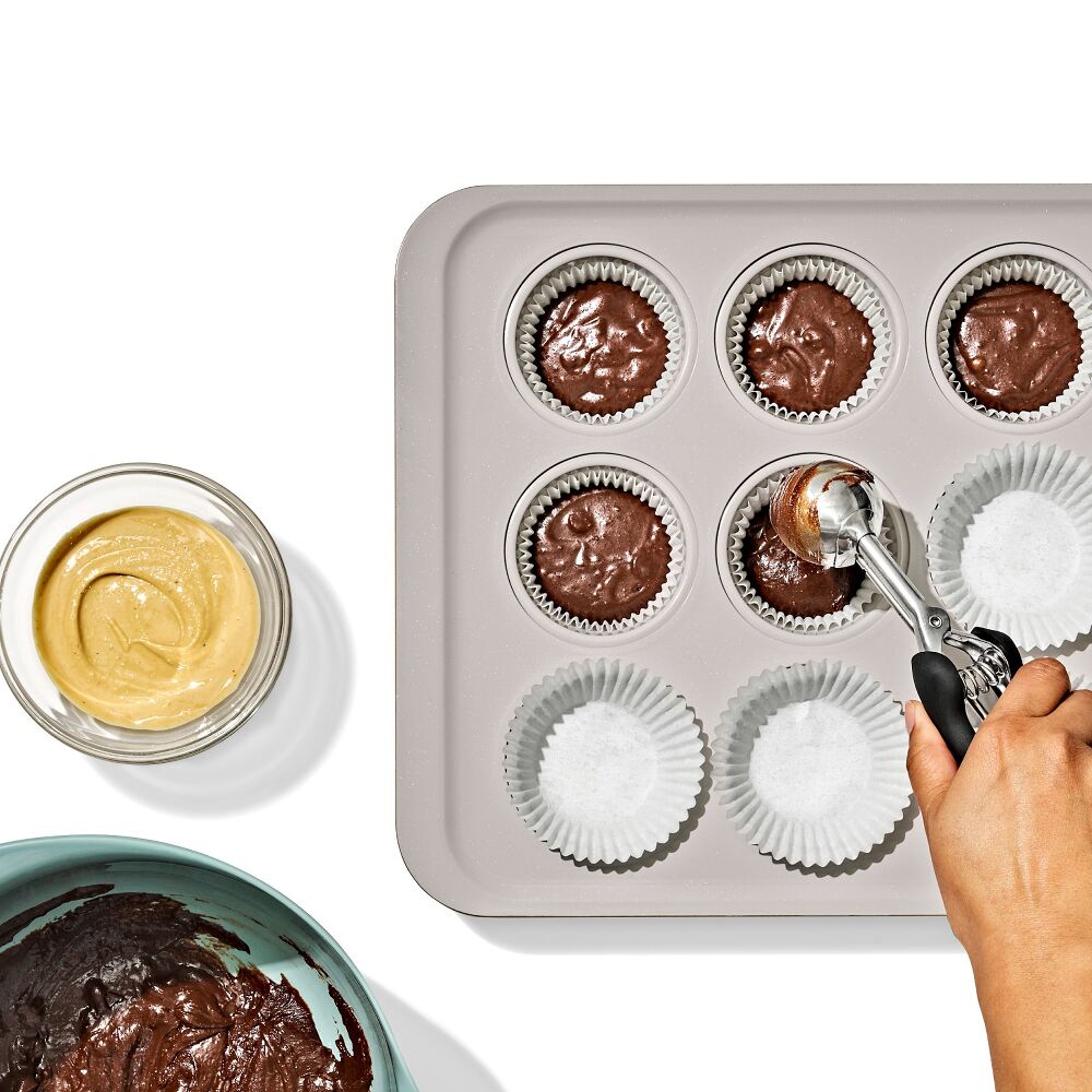 Non-Stick Pro Ceramic Coated Metal Bakeware 12 Cup Muffin Pan D8