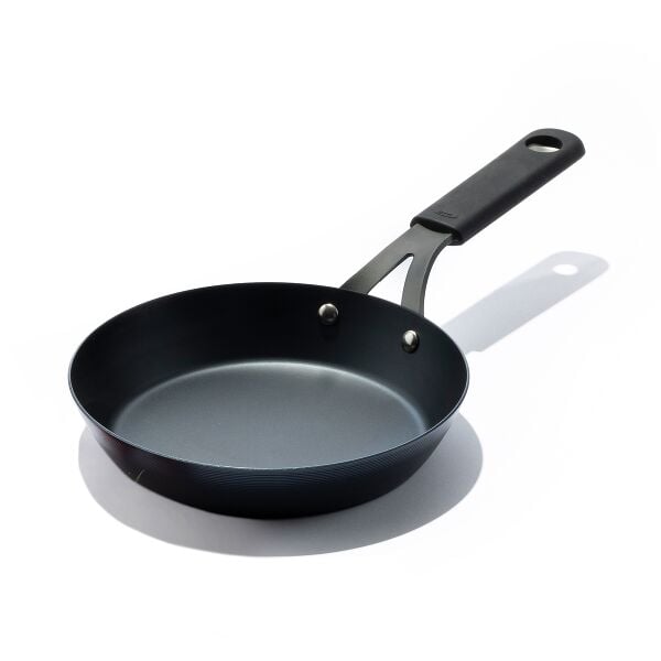 Carbon Steel Obsidian Series 8-Inch Frypan with Silicone Sleeve Y4