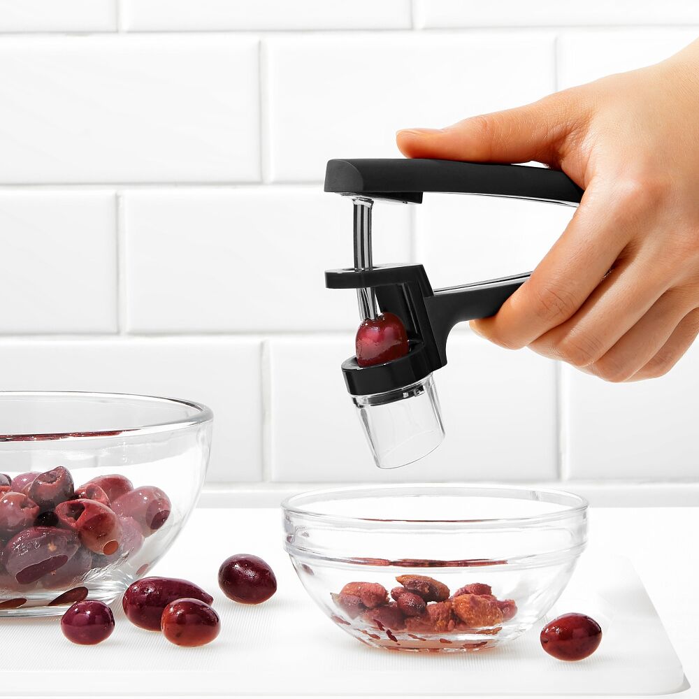 Cherry & Olive Pitter - Black Z8