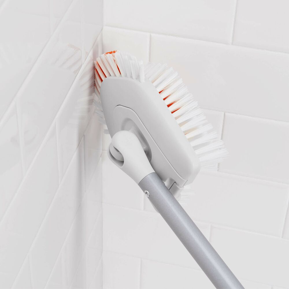 Extendable Tub & Tile Brush E1