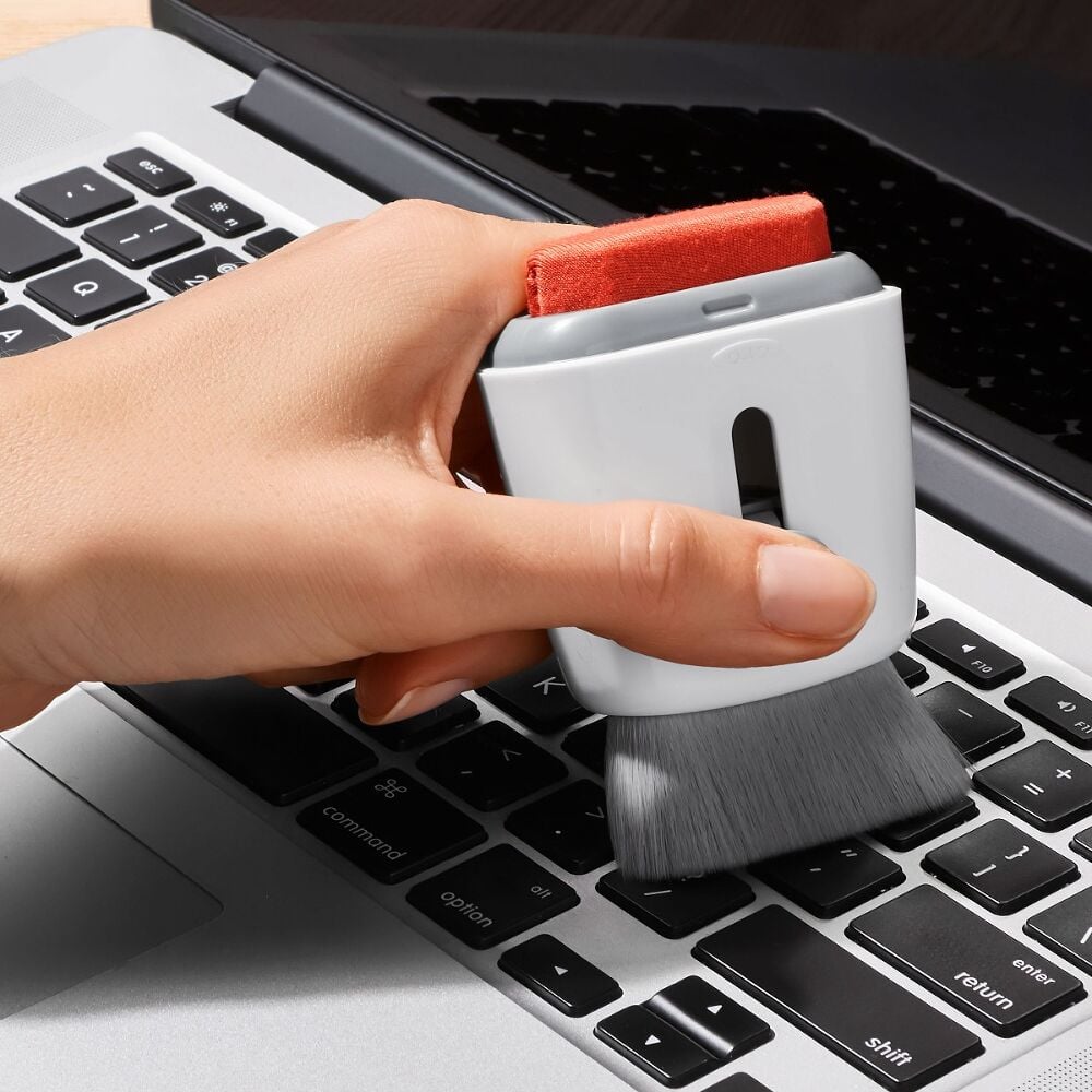 Sweep & Swipe Laptop Cleaner B5