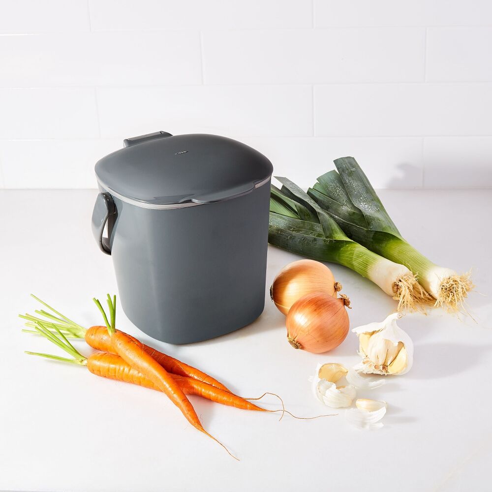 Easy-Clean Compost Bin - 0.75 Gal C8